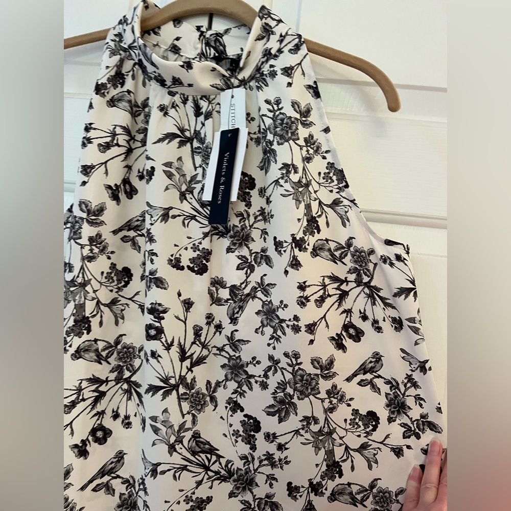 Violets & Roses Black and White Floral Sleeveless Blouse NWT Size L - Picture 4 of 8